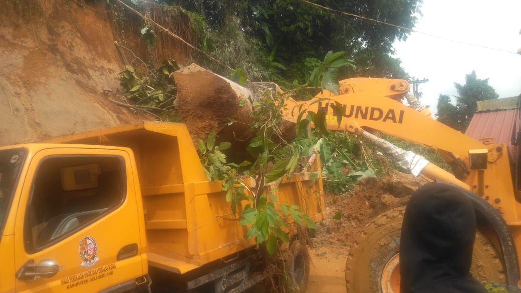 LONGSOR DI PERUMAHAN TANJUNG SELAMAT INDAH, WARGA MINTA PENGEMBANG BUAT LANGKAH ANTISIPASI KEDEPANNY