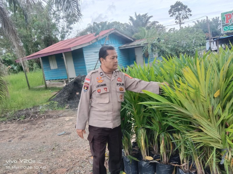 Bhabinkamtibmas Guntung Sambangi Pembiitan Sawit, Dukun Program ketahanan Pangan  Nasional