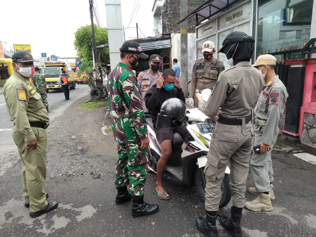 Koramil 08/Baki Bersama Polsek Baki Dan Satpol PP Kec. Baki Gelar Operasi Yustisi