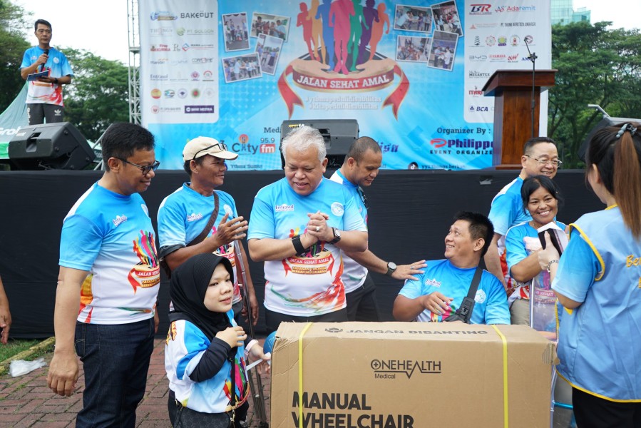 Kajati Sumut Hadiri Acara Yayasan Thongs: Jalan Santai, Santunan Disabilitas, dan Doorprize di Lapangan Benteng Medan