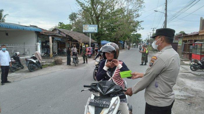 Melalui Ops Yustisi Rutin, Polsek Beringin Bagikan Masker Gratis