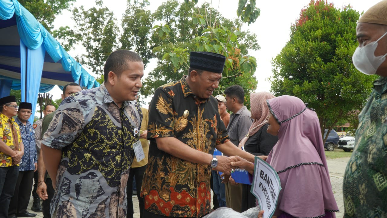 Syah Afandin Serahkan 532 Bantuan Stimulan Perumahan untuk Warga Berpenghasilan Rendah