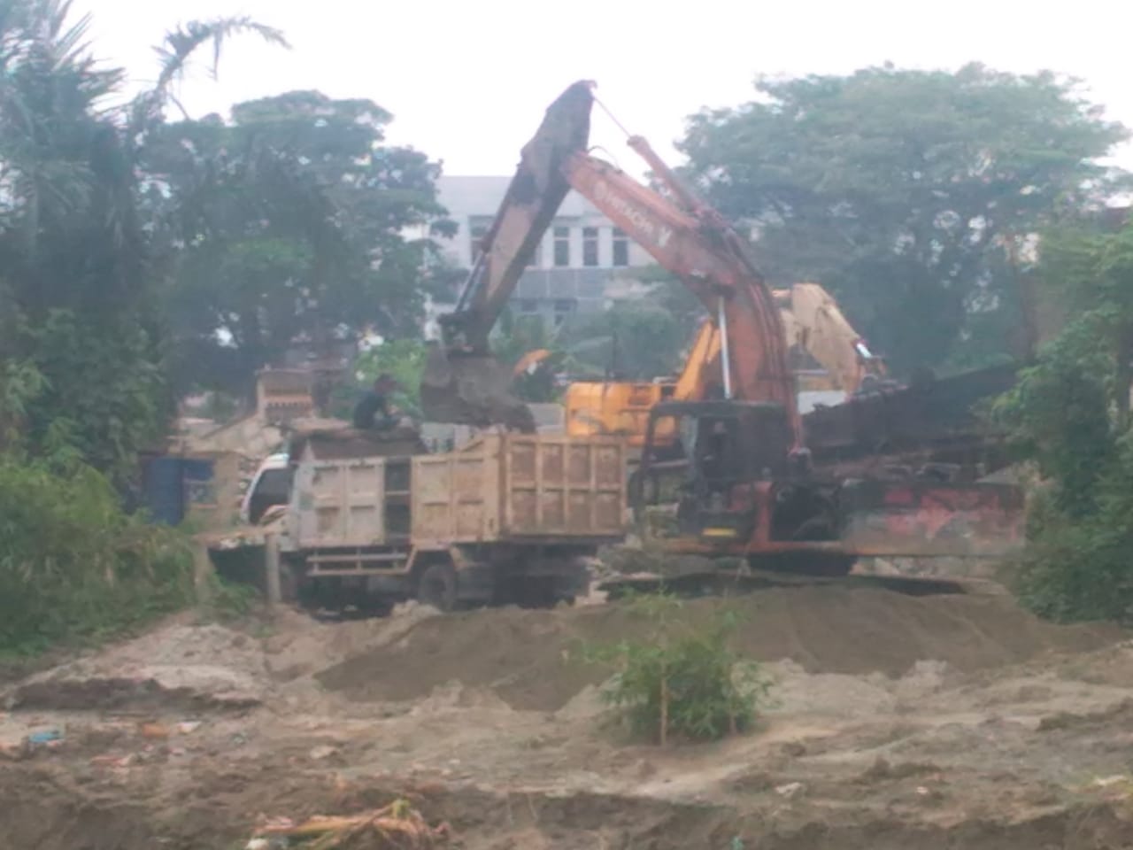 Kegiatan Eksploitasi CV. STE di Bantaran Sungai Belawan Medan Disinyalir Menyalahi Ijin