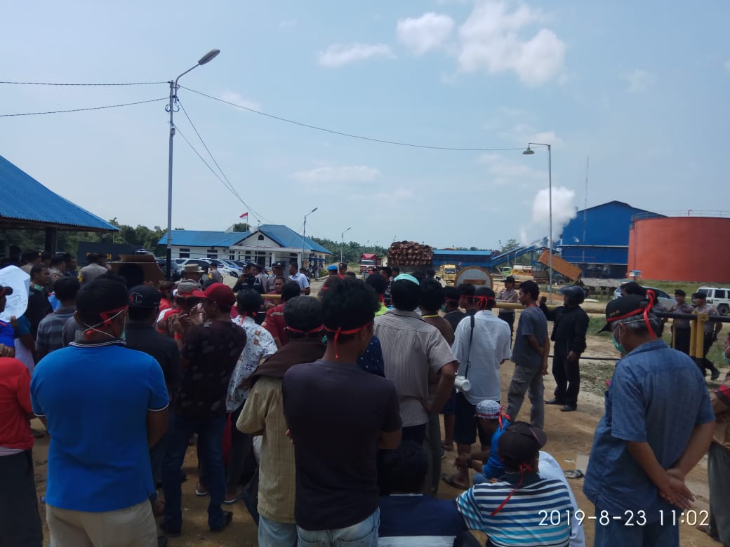 Ratusan Warga Desa Batu Langka Desak PT.GPP Di Tutup