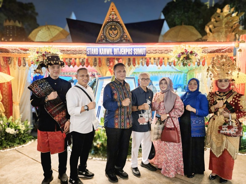 Mantan Dirjenpas Adi Sujatno Apresiasi Stan Kanwil Ditjenpas Sumut di IPPA Fest 2025: Saya Angkat Topi
