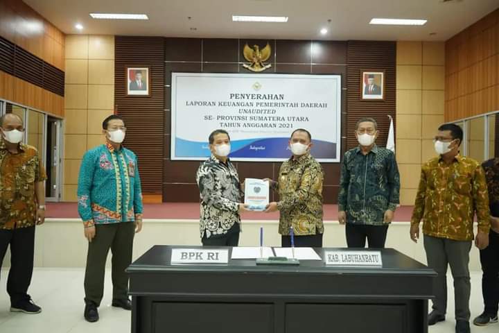 Bupati Labuhanbatu serahkan LKPD Un Audited TA. 2021 di gedung. BPK-RI Perwakilan Sumatera Utara