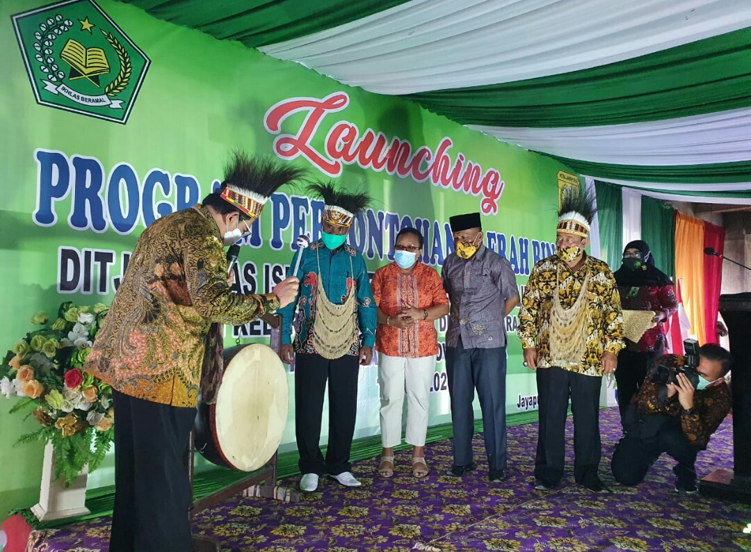 Tim Hadrah Satgas Yonif MR 413 Sambut Kunjungan Wakil Menteri Agama di Jayapura