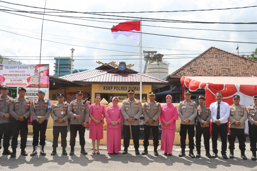 Ny.Kiki Hardi Dinata bersama Kapolres Dumai Silaturahmi Ke Mapolsek Pelabuhan.
