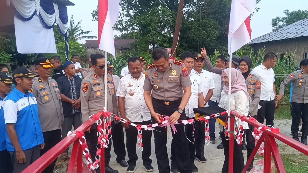 Kapolresta Deli Serdang Resmikan Jembatan Merah Putih di Tanjung Morawa