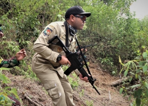 Bupati Franc Lakukan Tembakan Pembukaan Latihan Menembak Batalyon 125/ Simbisa