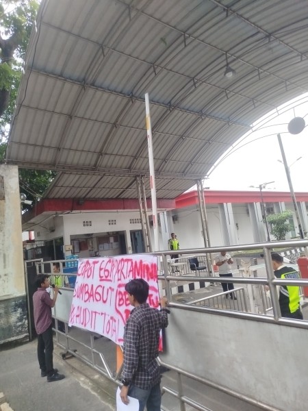 Aliansi Mahasiswa Merah Putih Desak Audit Menyeluruh Pertamina Patra Niaga Sumbagut ke Pusat