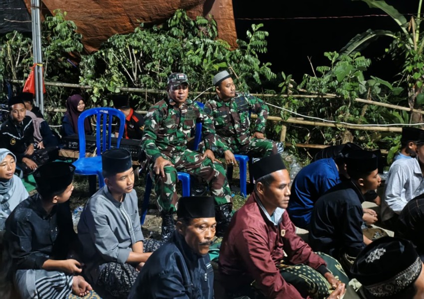 Babinsa Laksanakan Sambang Warga Dan Patroli Malam