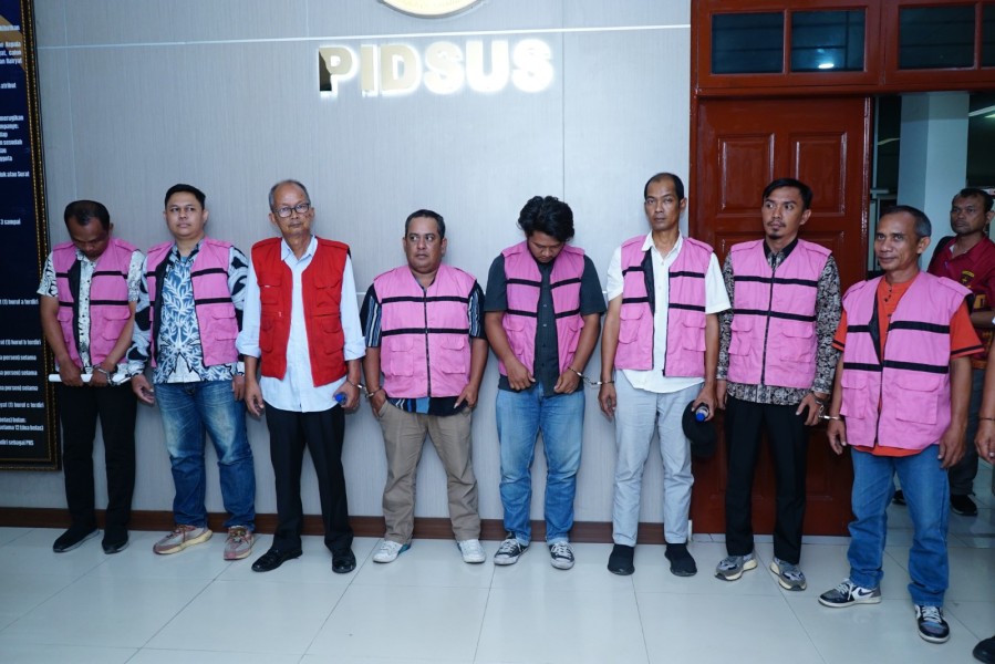 Penyidik Kejatisu Tahan 8 Tersangka Tindak Pidana Korupsi Proyek Pembangunan dan Perbaikan Jalan Mencapai Rp. 43 Miliar Di Kabupaten Batubara