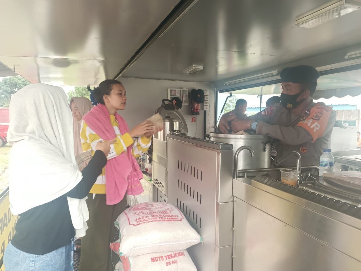 Food Truck Brimob Polri Sediakan 18.000 Paket Makanan bagi Pengungsi Gempa Cianjur