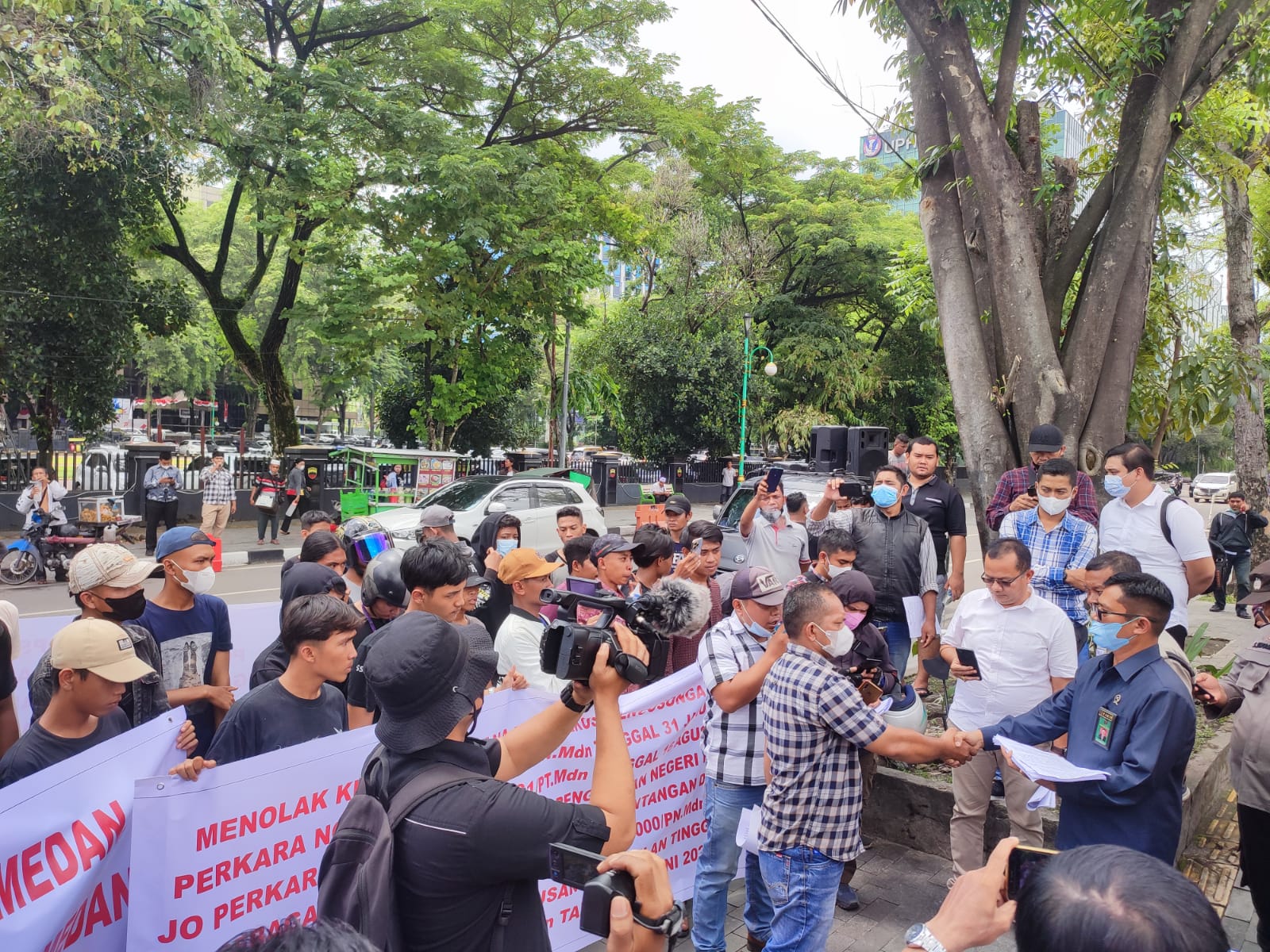 Massa JPKP Demo Pengadilan Negeri (PN) Medan,Berantas Mafia Perkara di Jalan Kuda.