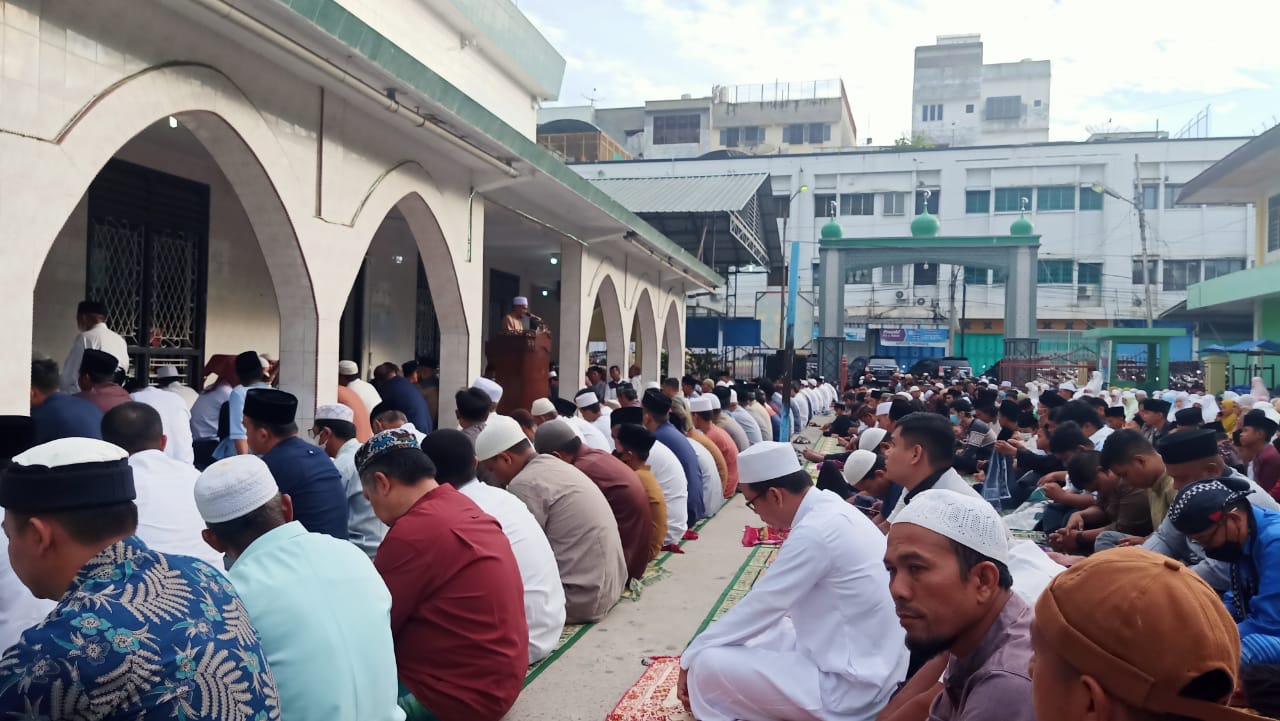 Muhammadiyah melaksanakan Sholat Idul Adha dihalaman masjid Muhammadiyah Rantauprapat