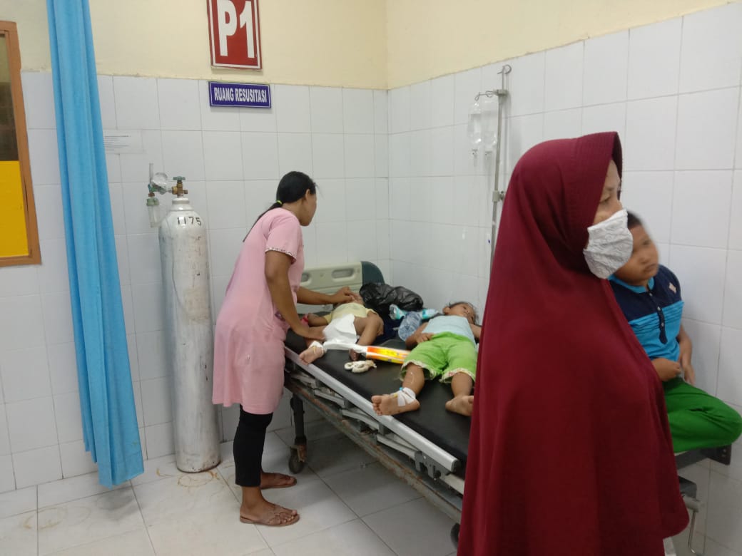 Sekdakab Asahan Besuk Korban Keracunan Makanan di RSUD HAMS Kisaran