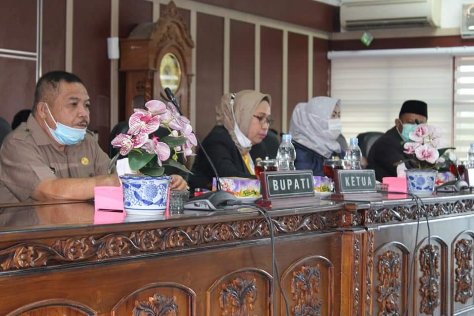 DPRD Labuhanbatu mengumumkan usulan pemberhentian Bupati Labuhanbatu.