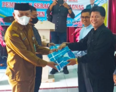 Dalam Syukuran Awal Tahun, Bupati Zahir Serahkan Bantuan Seragam Untuk Bamagnas