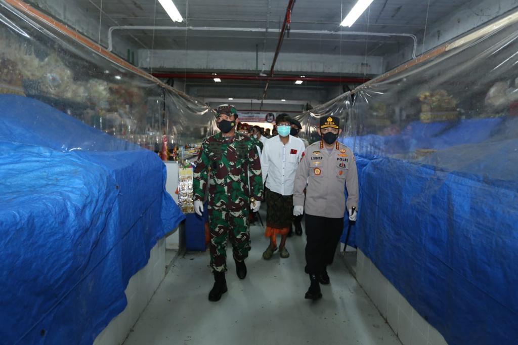 Cek Penegakan Prokes, Panglima TNI Dan Kapolri Kelilingi Dua Pasar di Bali 