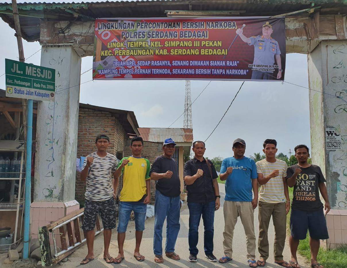 Sterilkan  Kampung  Narkoba ,AKP Martualesi Pasang Sepanduk Kampung Bebas Narkoba.
