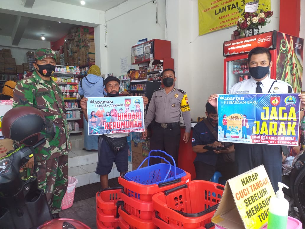 Babinsa Tipes Sasar PPKM di Pertokoan Seputaran Jalan Veteran Serengan