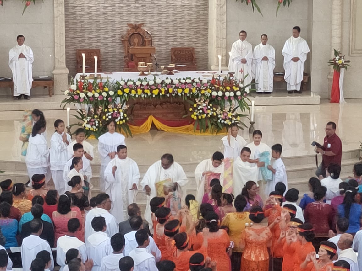 Vikjen KAM Pimpin Perayaan Hari Raya Kristus Raja Semesta Alam di Paroki St Yosef Siantar