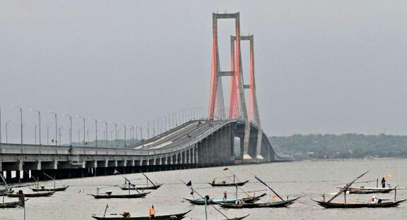Jokowi Gratiskan Jembatan Suramadu Hari Ini