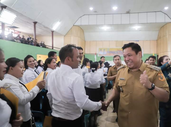 Serahkan SK 514 Guru P3K, Bupati Dairi: Guru Harus Lebih Kreatif