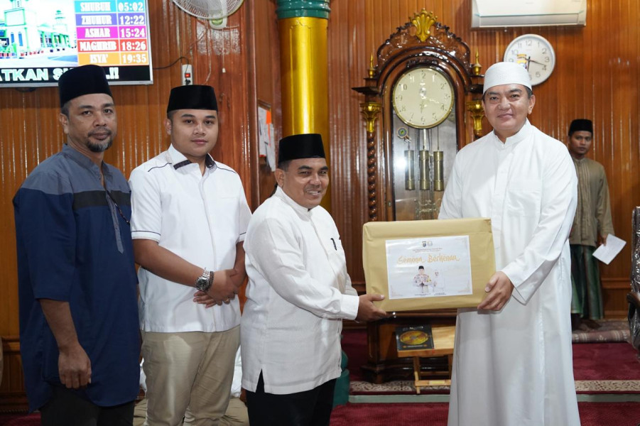 Syafari Subuh Ramadhan Kapolda Riau di Masjid Paripurna Al-Muhsinin Pekanbaru