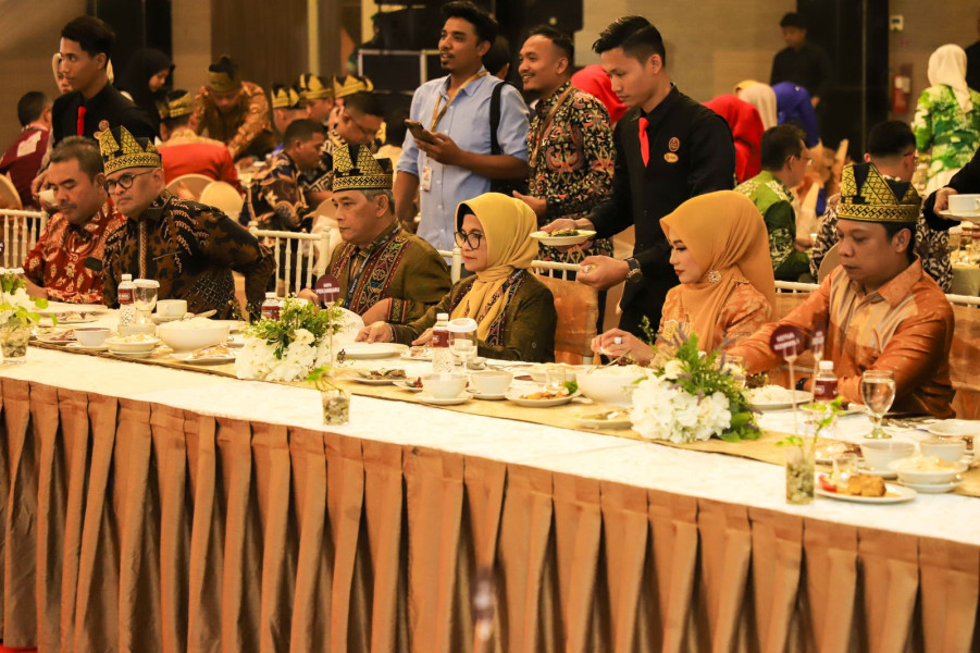Wali Kota Siantar Hadiri Jamuan Makan Malam di Balairung Hotel Pangeran Pekan Baru