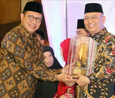 DZulmi Eldin Terima Penghargaan Tokoh Kerukunan dari  Menteri Agama