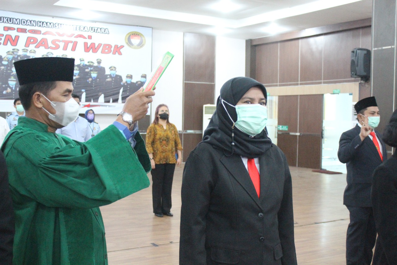 Pindah Kewarganegaraan, Dua WNA Ikrarkan Janji Setia Kepada NKRI di Kemenkumham Sumut