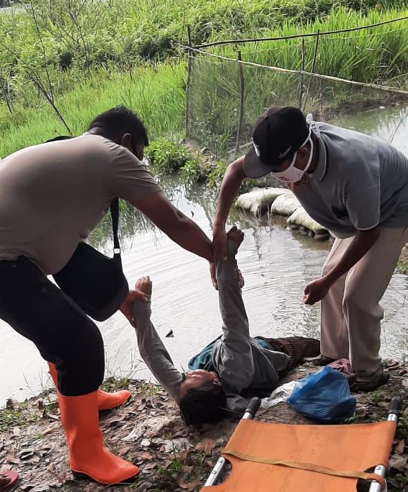 Bhabinkamtibmas Polsek Perbaungan Selamatkan Wanita Gangguan Jiwa Jatuh Ke sungai