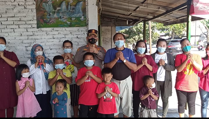 Mery Lai : Kita Semua Bersaudara Terimakasih Pejuang Dhuafa .