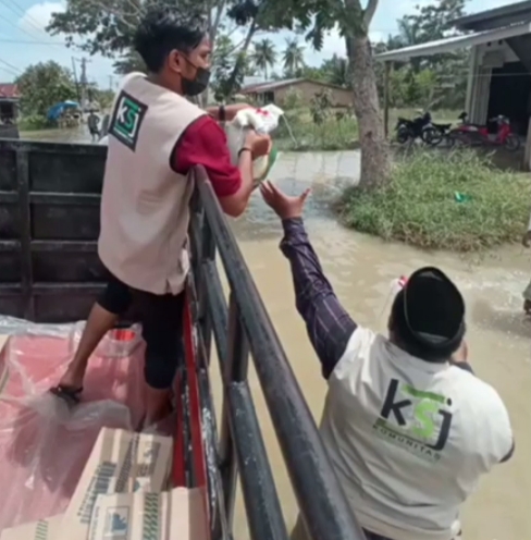 Relawan Ksj Salurkan Bantuan Korban Banjir Kota Tebing Tinggi Ke Pemukiman Warga