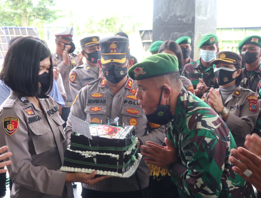 Serbu Yon 126 KC , Kapolres dan Para Personil  Polres Batu Bara Ucapkan HUT TNI Ke-76.