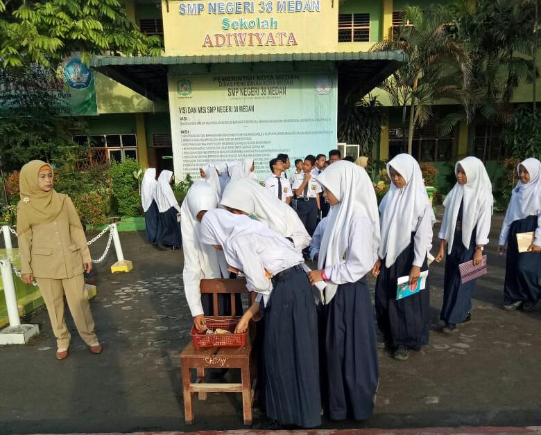 Siswa dan Guru SLTP Negeri 38 Medan Gelar Gerakan Peduli Korban Gempa