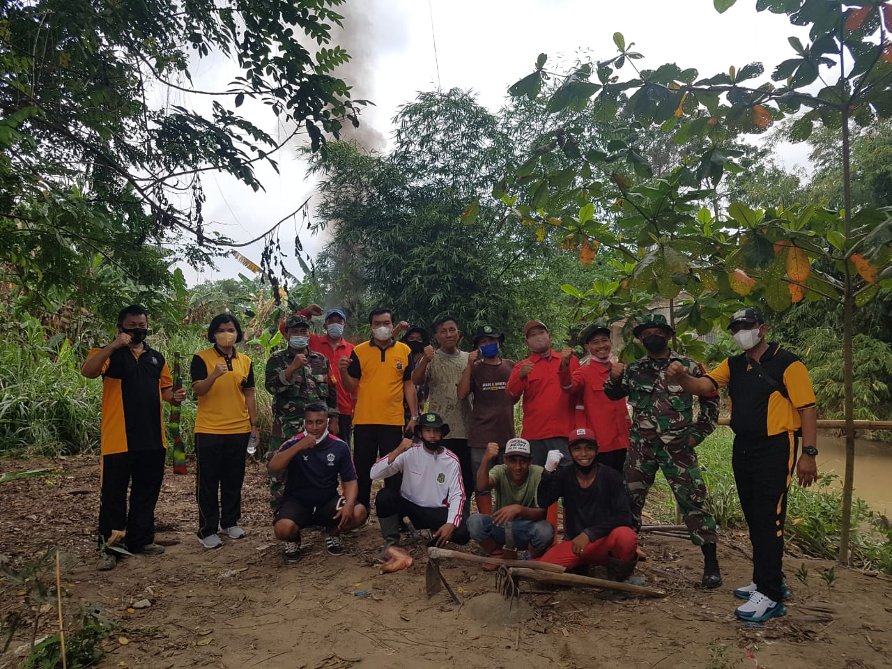 Program Kampung Bersinar Satresnarkoba Lakukan Gotong Royong Di Wilayah Medan Polonia