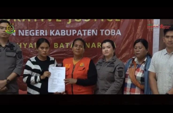 Demi Menjaga dan Pulihkan Hubungan Kekeluargaan, Kajati Sumatera Utara Selesaikan Perkara Penganiayaan Warga Kecamatan Silaen Kabupaten Toba Dengan Restoratif Justice