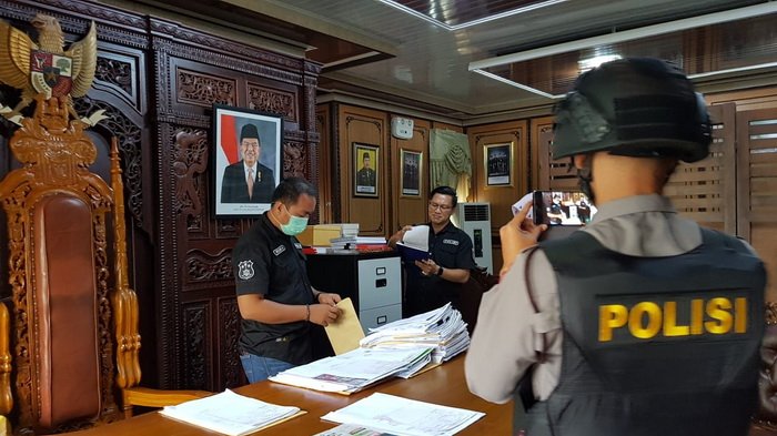 Polisi Geledah Kantor DPRD Balikpapan, Dugaan Terkait Kasus Korupsi