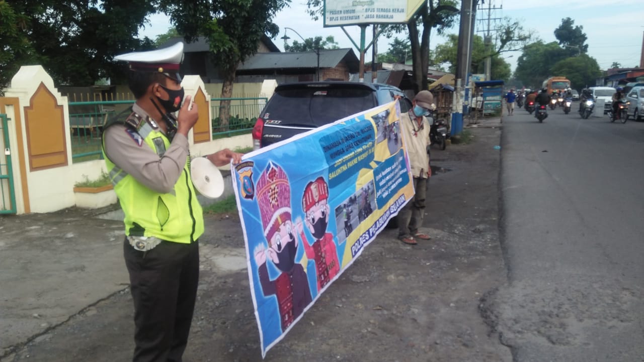 Pendisiplinan Adaptasi Kebiasaan Baru Satlantas Polres Belawan Beri Himbauan Pengguna Jalan