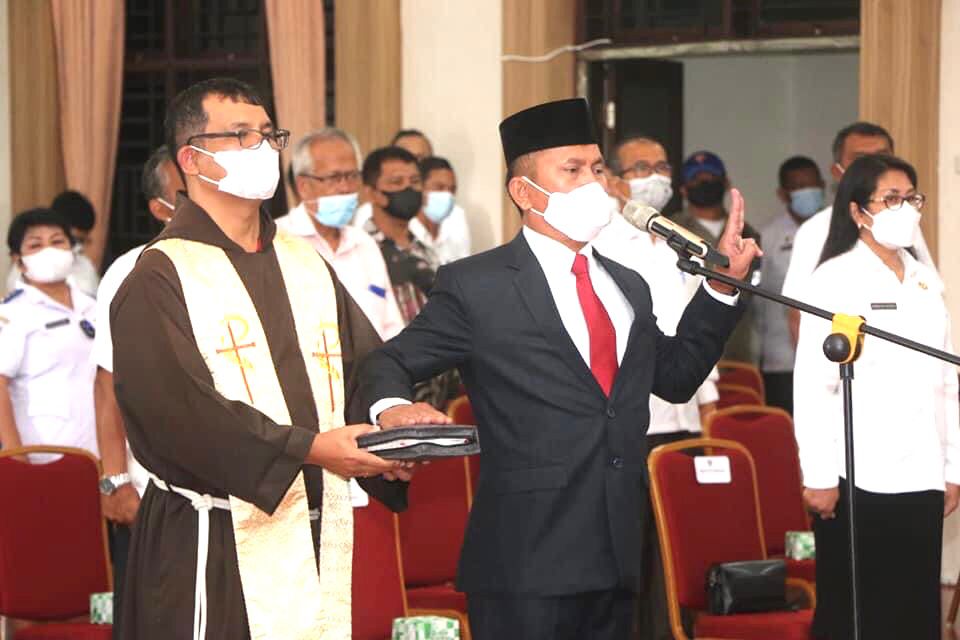 Bupati Simalungun Lantik Drs. Esron Sinaga, MSi Sebagai Sekda Kabupaten Simalungun