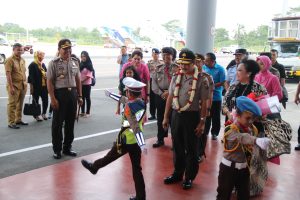 Sambutan Hangat Kedatangan Kapolda Sumut Baru di Bandara KNIA