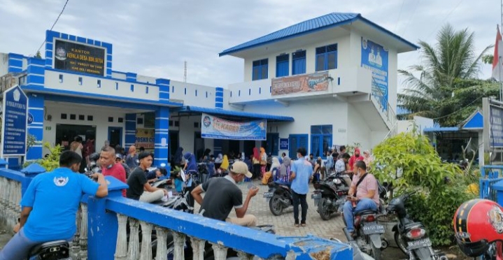 Masyarakat Antusias Datangi Kantor Desa Bandar Setia Serbu Pembuatan E- KTP dan Kartu Keluarga Grati