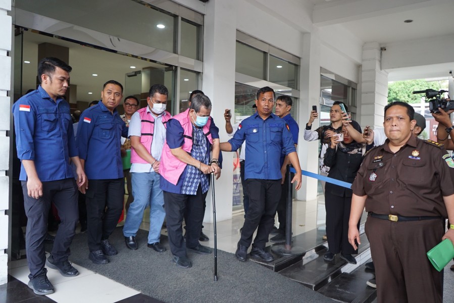 Penyidik Kejatisu Tahan Dua Tersangka Tindak Pidana Korupsi Pengadaan 2 Unit Kapal Tunda Di PT Pelabuhan Indonesia (Persero) Tahun 2018–2021