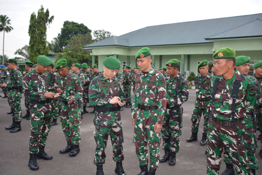 Guna Cegah Judi Online, Korem 022/PT Sidak Handphone Prajurit