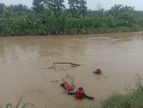 Polsek Sei Bingai Evakuasi Mayat Mr. X Mengapung Di Sungai Bingai, Begini Ciri- Ciriya....