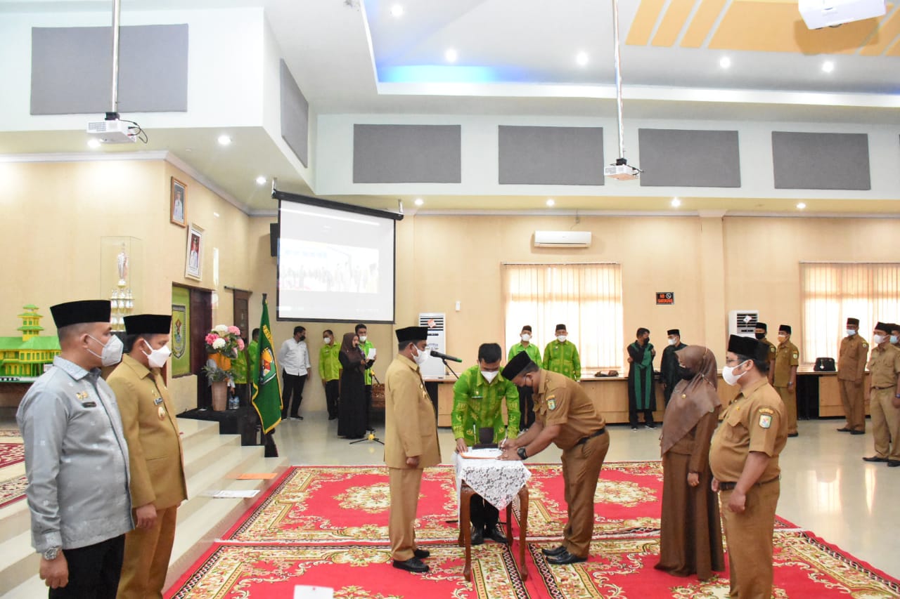 Lantik Pejabat Administrator dan Pengawas, Bupati Harap Kontribusi Aktif Bangun Sergai