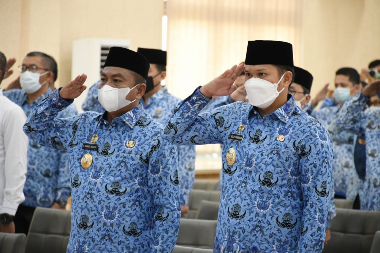 Pemkab Sergai Upacara Virtual Hardiknas,Bupati Darma Wijaya Serahkan Beasiswa Pendidikan